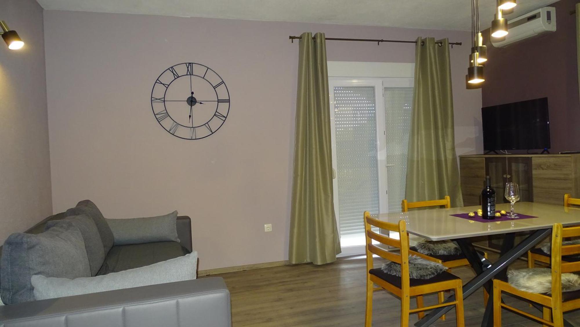 Apartments Luna ซูโกชัน ภายนอก รูปภาพ
