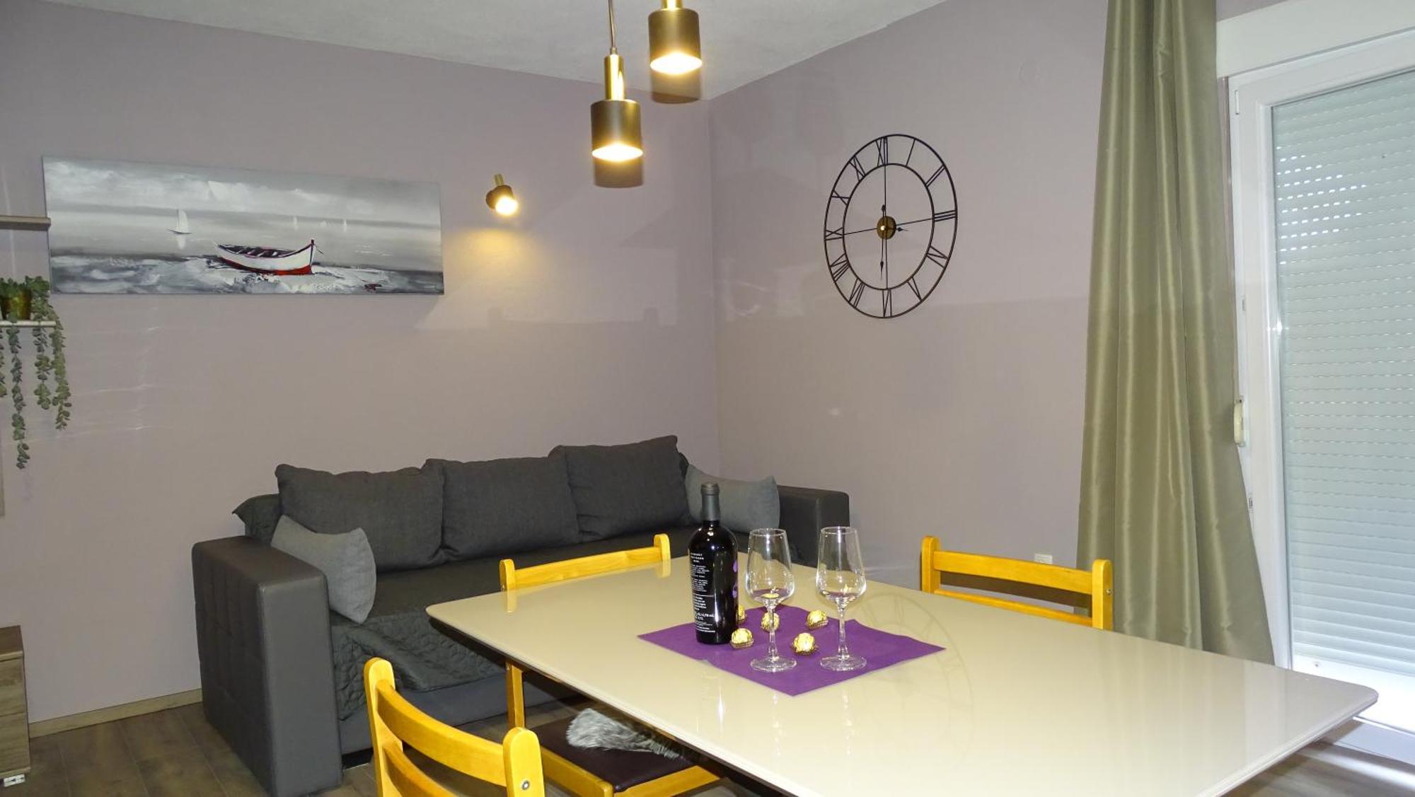 Apartments Luna ซูโกชัน ภายนอก รูปภาพ