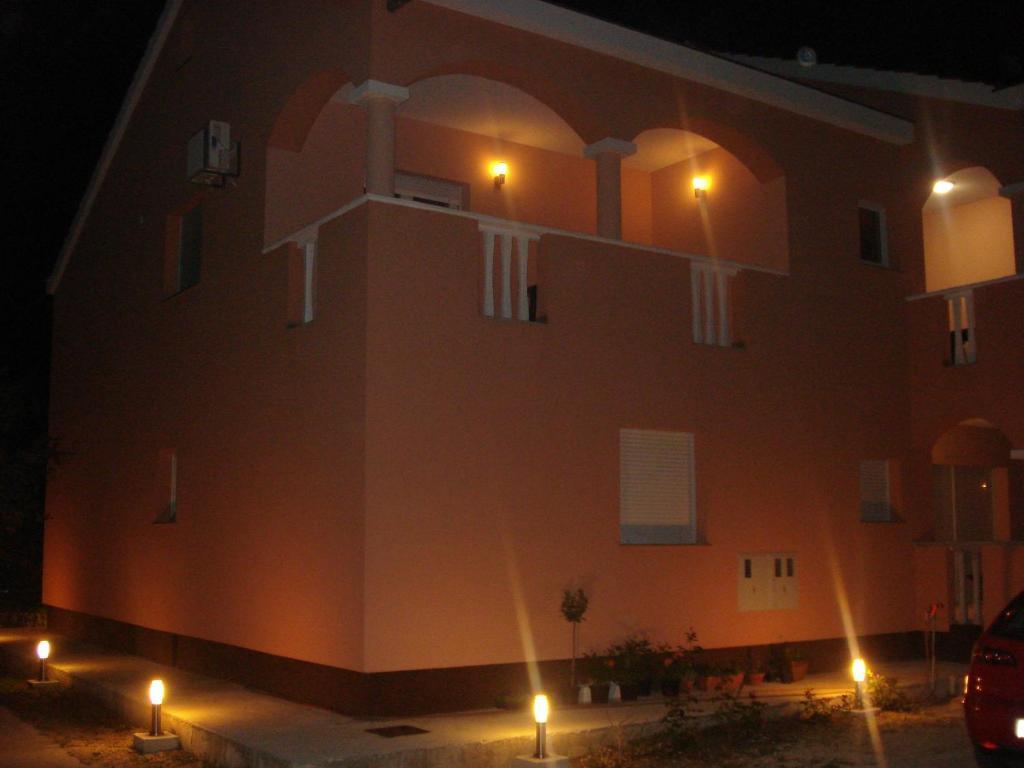 Apartments Luna ซูโกชัน ภายนอก รูปภาพ